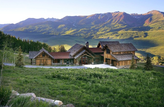 Gunsight Lodge/Ski-in Ski-out 6 Bed Home on the Slopes/Hot Tub/Sauna/Game Room!