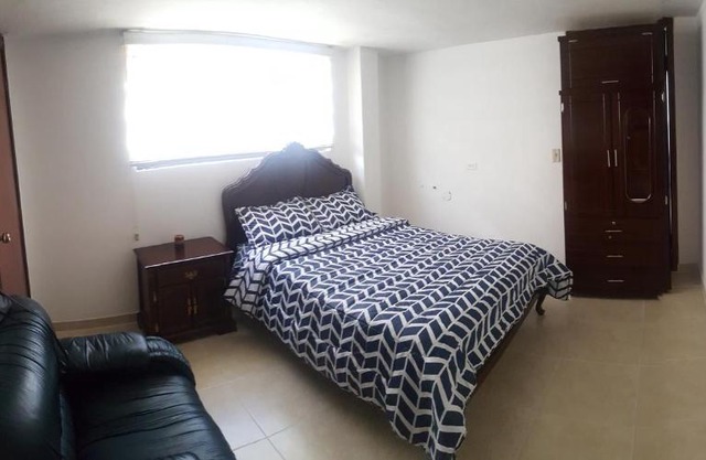 habitación, sector jipijapa, nueva a estrenar con entrada independiente con baño completo, tiene garaje
