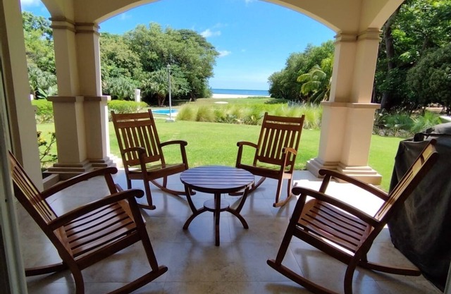 Hacienda Iguana 2 bdrm 2 bth Surf Condo w/pool