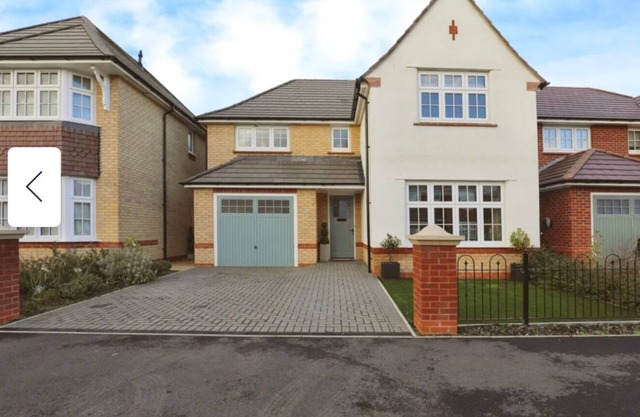 Halewood Haven - 4 Bedroom House