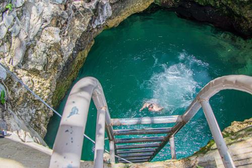Haleys Paradise At Blue Hole