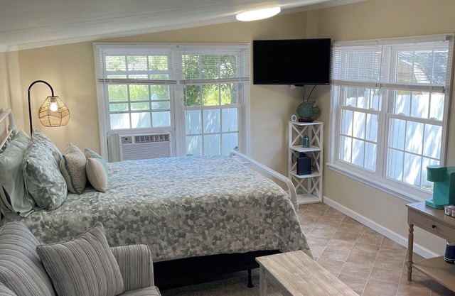 Half Shell Guest House - Dock - Free Kayaks - Surf City - Waterfront access
