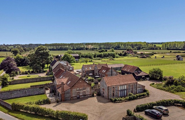 Hammond Barn - Three Bedroom House, Sleeps 6