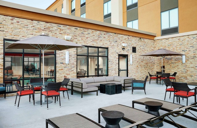 Hampton Inn & Suites Chicago Waukegan