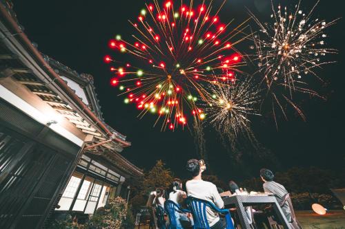 HANABI 農業体験 サウナ BBQが楽しめる 3,000坪貸切 プライベート打ち上げ花火 2棟利用でペット可 Wi-Fi完備