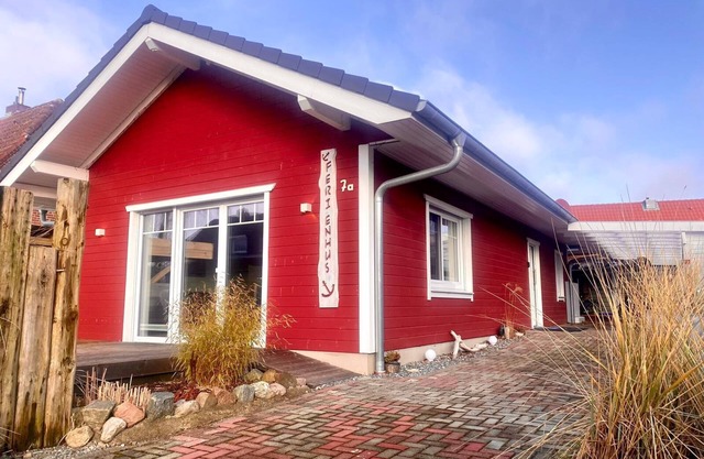 Handicapped accessible and tastefully furnished vacation home for 4 people