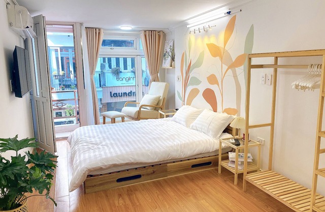 Hanoi Old Quarter Center - 1BR Studio - Big window & Balcony & Private Bathroom