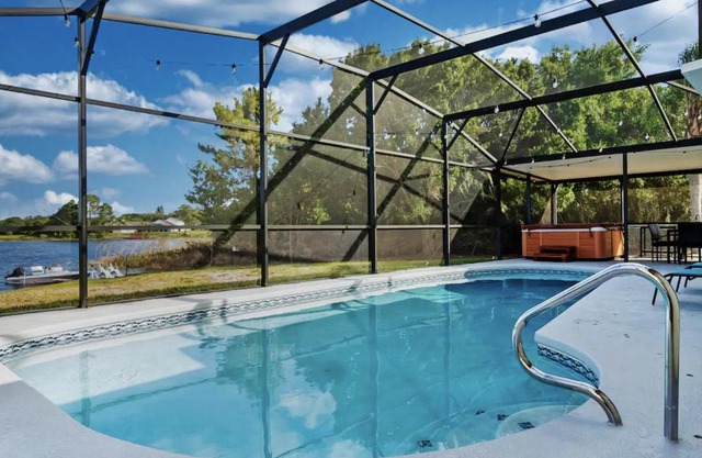 Happy Rest Place Home Lake View with Pool and HotTub
