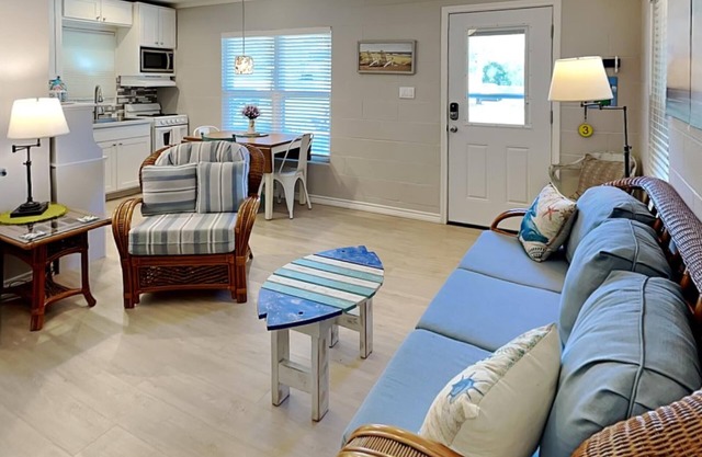 Harbor Lights Cottages 3 | Walk to Fulton Harbor!