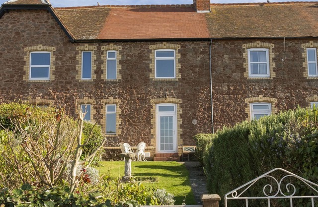 HARBOUR VIEW COTTAGE, family friendly, with open fire in Watchet