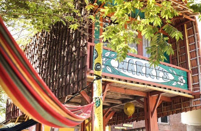 Harry's Ocean House Watukarung Homestay