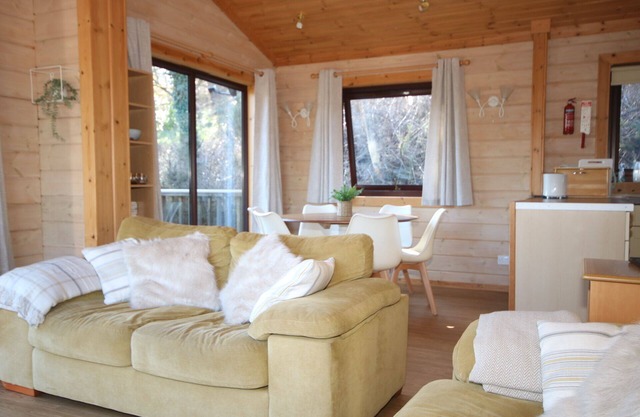 Hartland Hideaway Lodge - Comfort, Peace & Spacious Lodge in North Devon