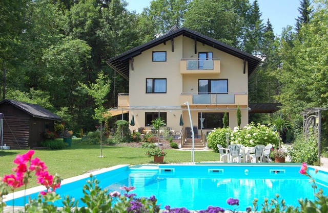Haus am Wald * Apartment with pool * Lawn * Child-friendly * Beach *