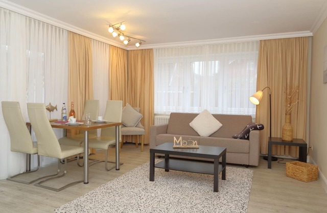 Haus Sarah 2 is located directly on the beach in the heart of Westerland. The beach crossing to Westerland's central beach is about 200 meters away. The house has 8 modern and comfortably furnished vacation apartments for.