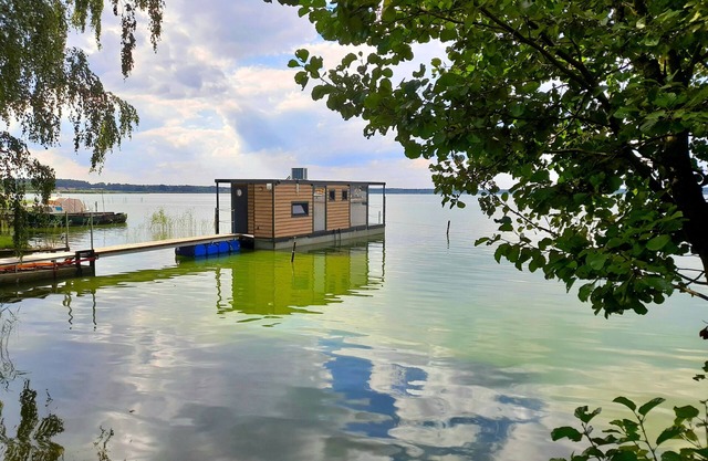 Hausboot am See