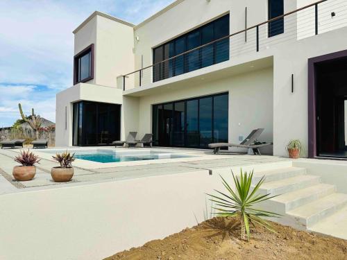 Hausta Luego - Private 4 bd House in Cerritos!