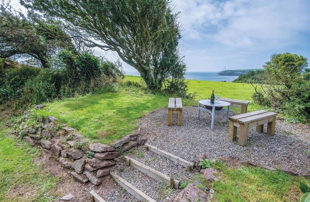 Haven View - 1 Bed Shepherds Hut - St Ishmael's