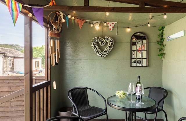 Haworth Haven, Charming character cottage with Garden and summerhouse.