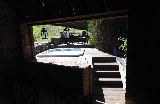 Hay fields, character house with terraces, jacuzzi and sauna