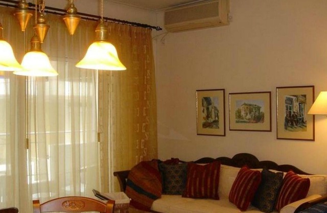 Heart of Athens Luxury Condo-Free Wifi-Walk to Ancient Sites!