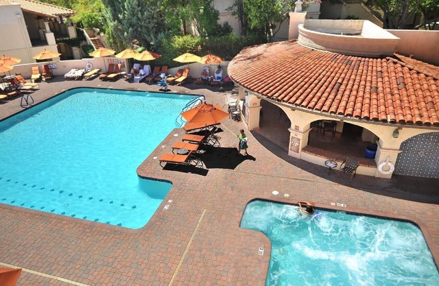 Heart of Sedona: Two Spacious Rooms w/Outdoor Pool – Unwind in Style