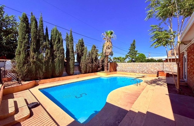 Heated pool, Family Home,3BDR 2BT/Cielovista Mall