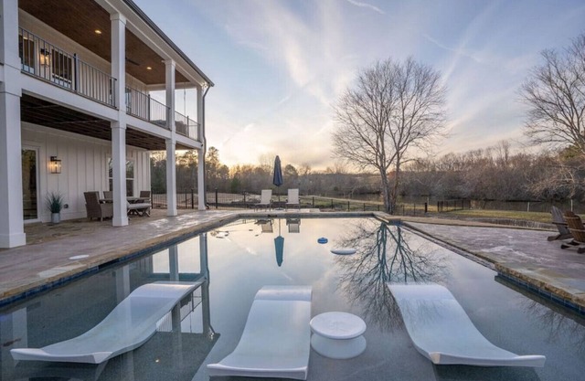 Heated Pool, Private Lake Views, Dock, Kayaks, SUP
