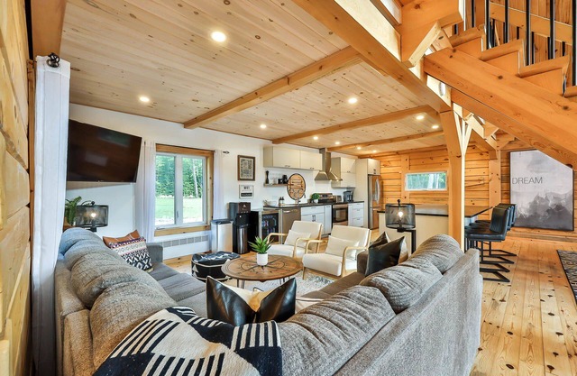 Heaven 47 - Cottage with Hot Tub & Huge Games Room