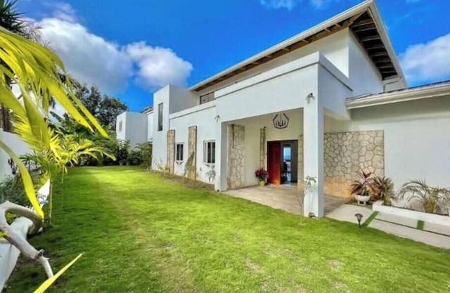 Heavenly Oasis by Paradise Listing