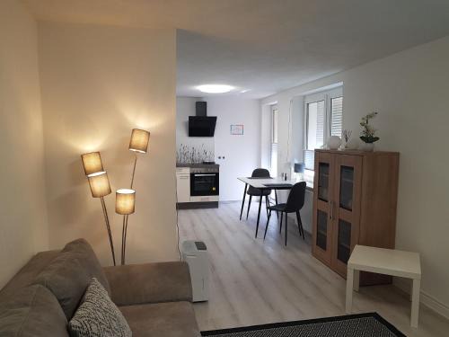 Helle Ferienwohnung Für 4 Personen, Mit Terrasse