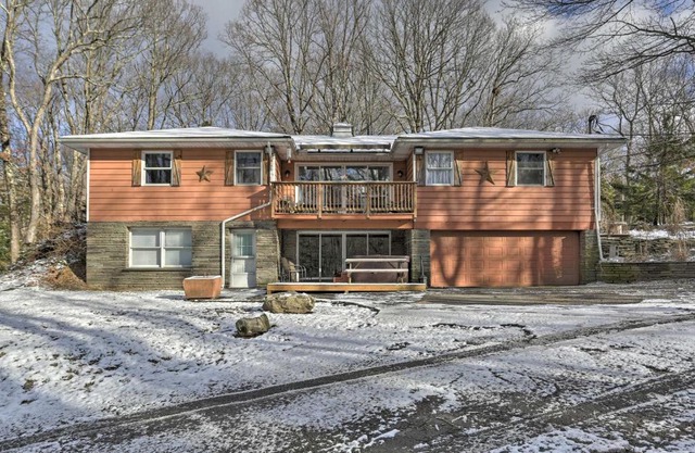 Hemlock House Epic Arcade Room, Hot Tub, Theater!