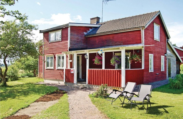 Here you will stay in a spacious cottage with good residential location.