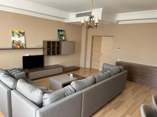 Heydar Aliyev 205, Building 9-40