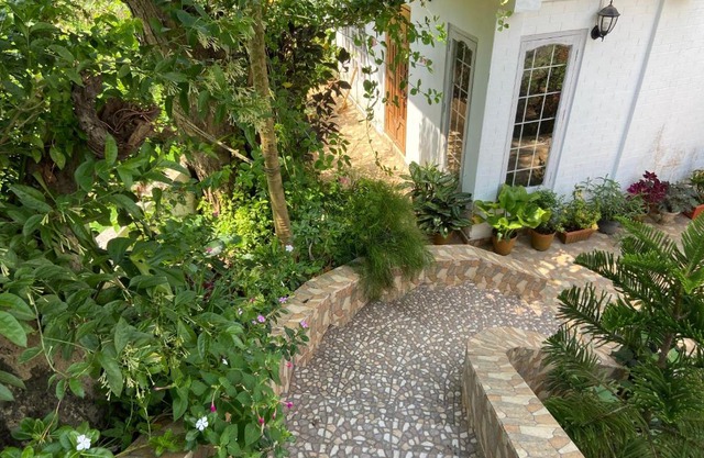 Hibiscus Home Stay & Boutique