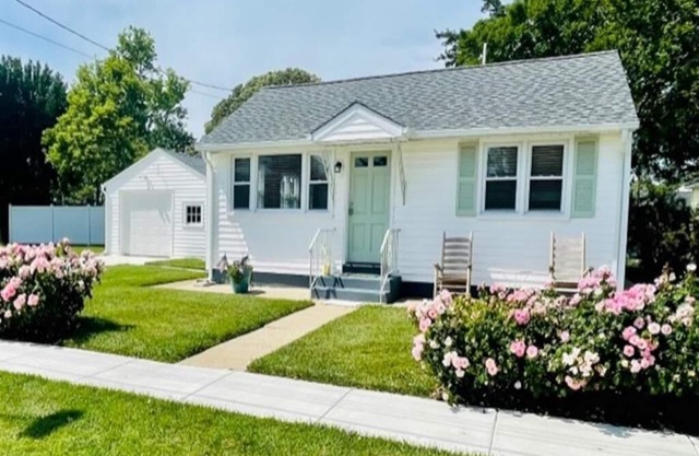 Hidden Hideaway in North Cape May Short Walk To Bay (2 Bedrooms/1 Bathroom)