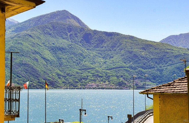 Hidden Terrace With Lake View, Lovely 1 Br Apartment By Halldis