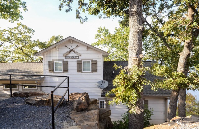 Hideaway at CrossTimbers Marina