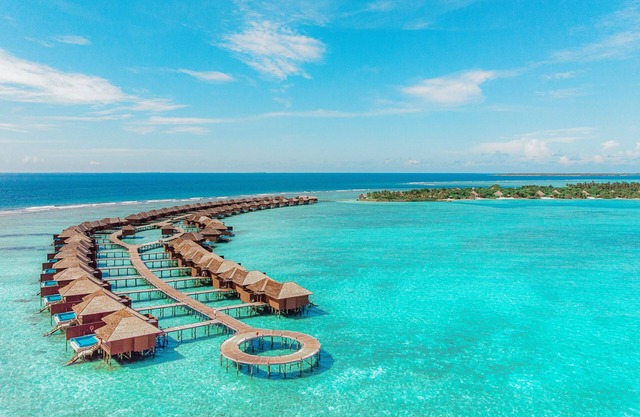 Hideaway Beach Resort & Spa, FREE SHARED CHARTER FLIGHT for two on stays of 7 or more nights from September 2025 until 23rd December 2026