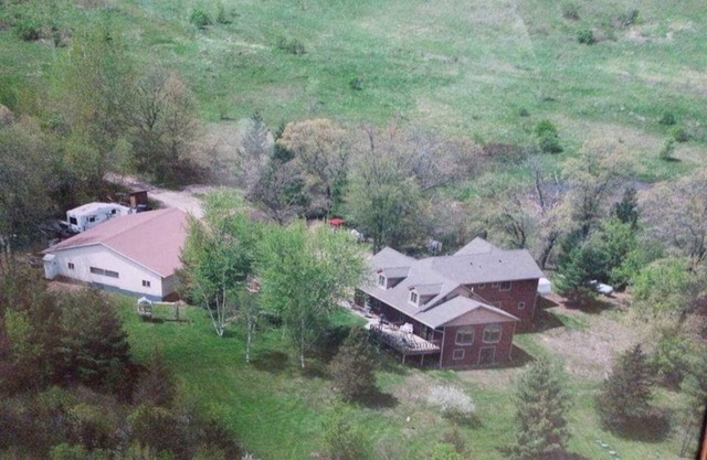 Hideaway from the Twin Cities: sharing my home, 5 single rooms, 2 adults 80/rm.