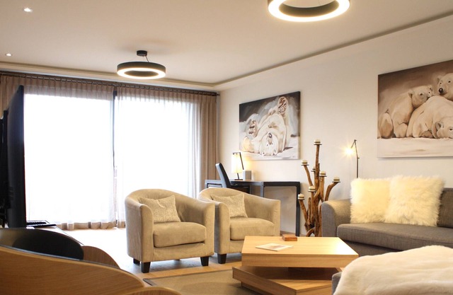 High-End & Central for up to 6 guests | Ambassadeurs