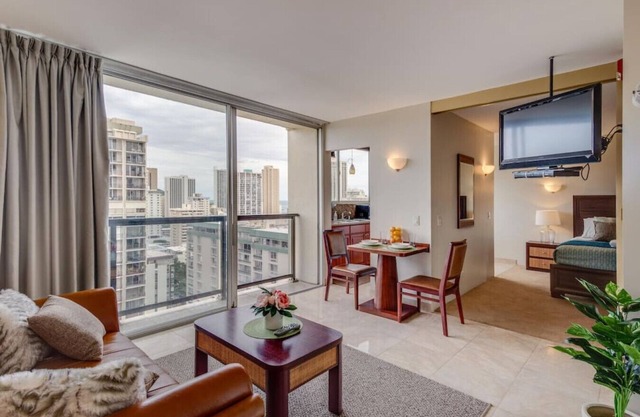 High Floor 1 BR with in Unit Washer Dryer in Waikiki, Tandem Parking Included, Close to Beach
