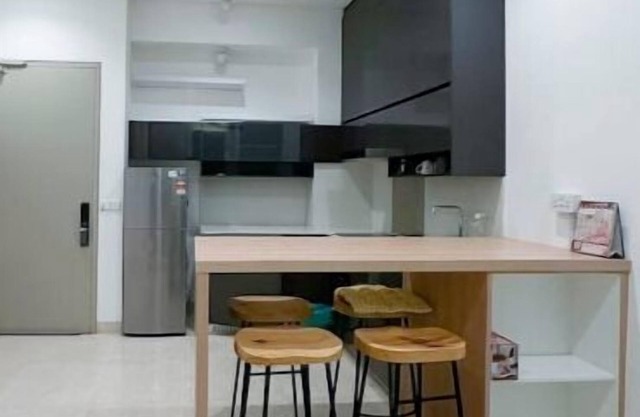 High floor 1BR Apt