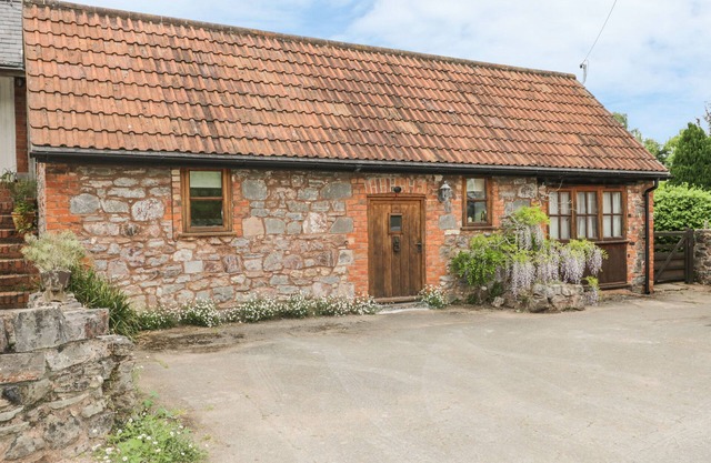 HIGH PARK BARN, pet friendly, with a garden in Uffculme
