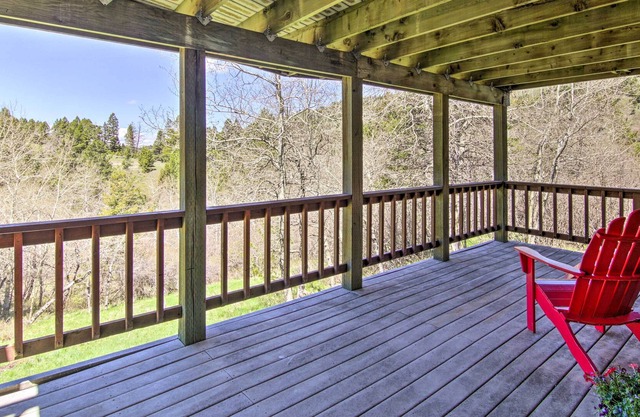 ‘High Ridge Hideaway’ Apartment on 20 Acres!