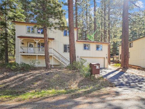 High Sierra Escape - Cozy, Spacious Mountain Home