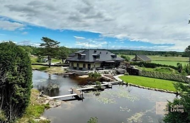 High-standard villa near Strömstad with jacuzzi, grill & large terrace