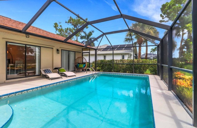 High Tide - 3 Br Sleeps 6 - Private Pool - Games