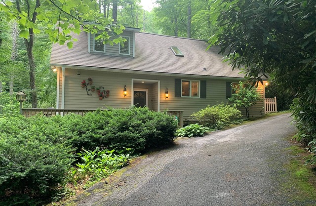 Highlands Stoney Creek Cottage 2 bed/2 bath, 1.5 miles to Town
