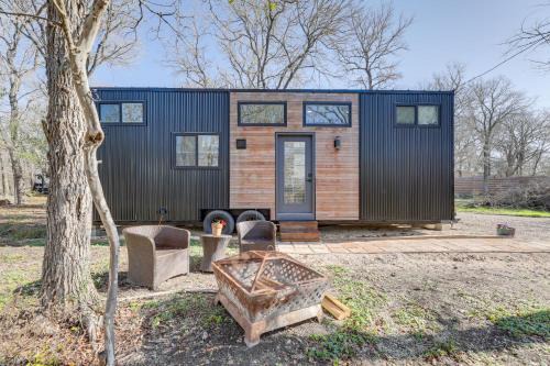 Hiking and Creek Manor Tiny Home in Forest Retreat