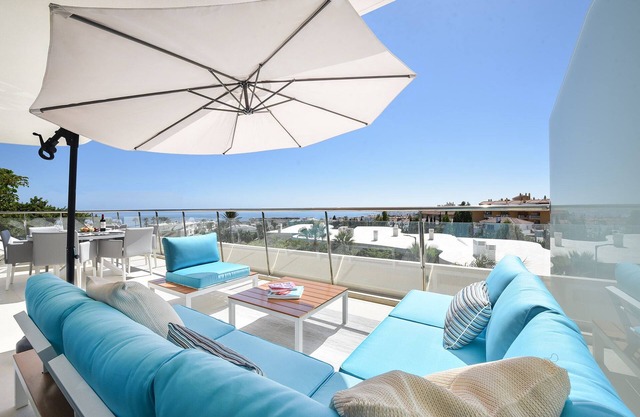 Hill Collection 5 apt, only 1km from Carvajal beach. In Higueron urbanisation